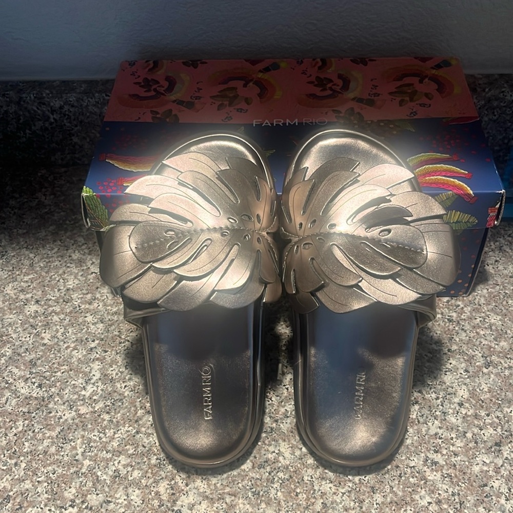Farm Rio Metallic Silver Monstera Anatomical Slide Sandle NIB Size 8